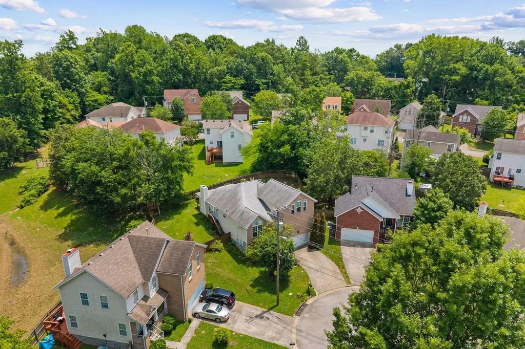 2300 Broadview Drive Nashville TN 37217