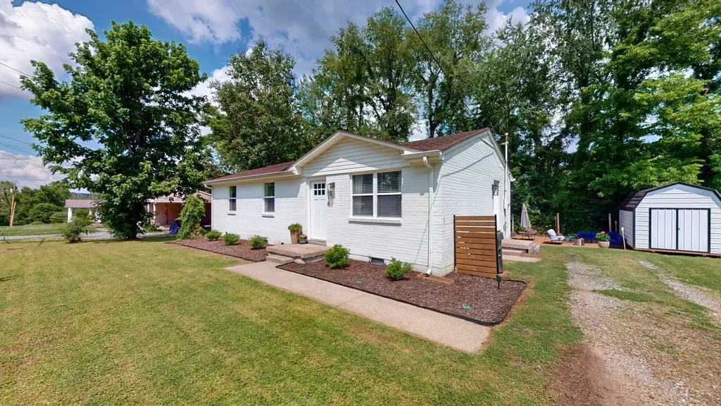 916 Turner Drive Hartsville TN 37074