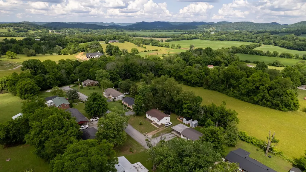 916 Turner Drive Hartsville TN 37074