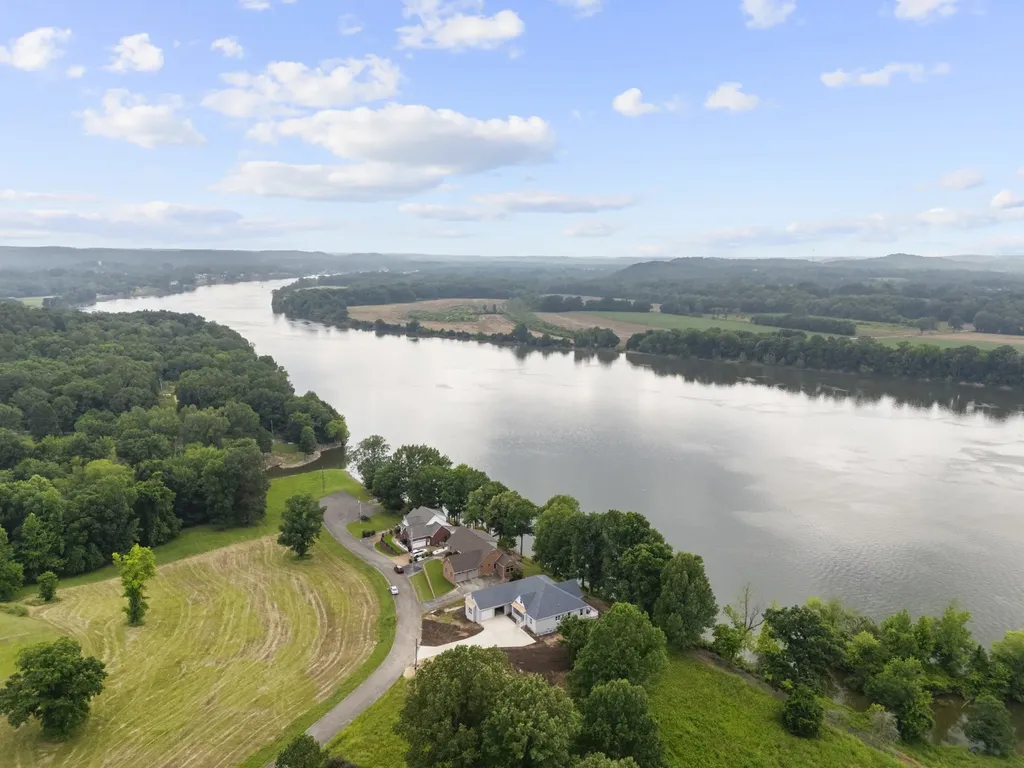 980 Skyline Drive Clifton TN 38425