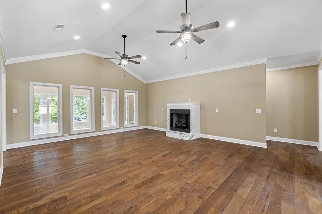 980 Skyline Drive Clifton TN 38425