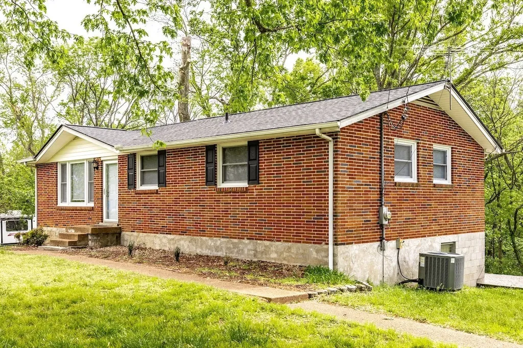 403 Rosehill Court Goodlettsville TN 37072