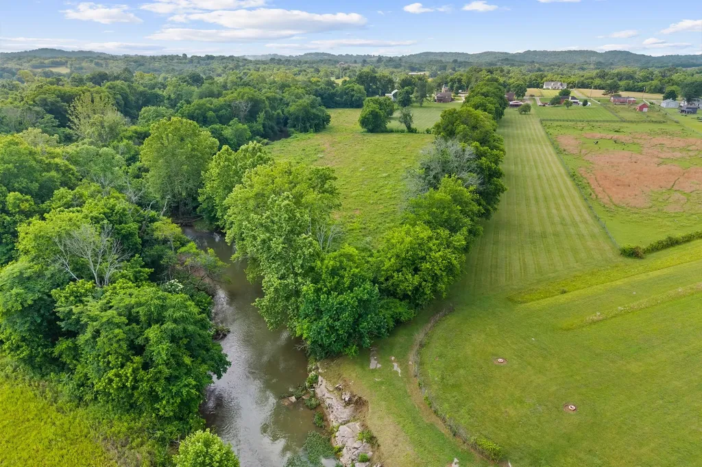 2755 Greens Mill Road Columbia TN 38401