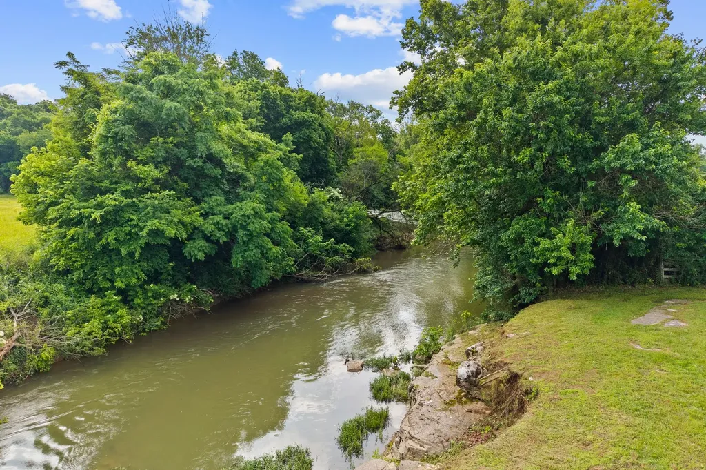 2755 Greens Mill Road Columbia TN 38401