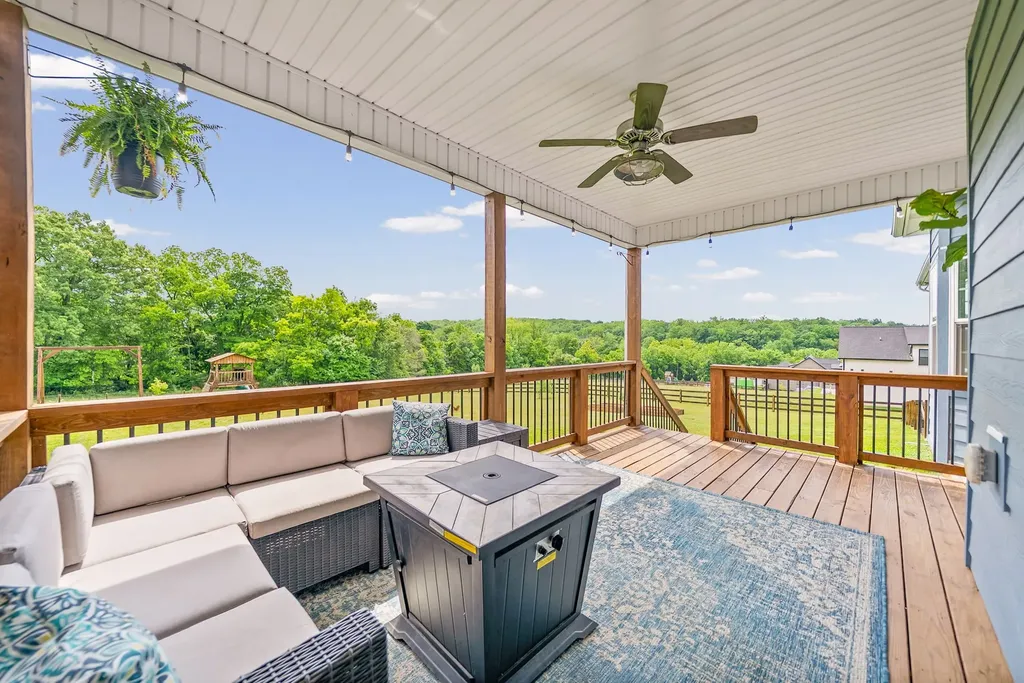 995 Hickory Point Road Clarksville TN 37043