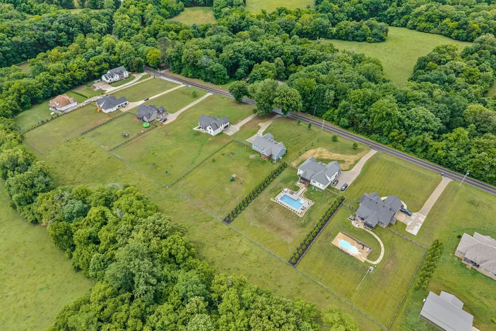995 Hickory Point Road Clarksville TN 37043