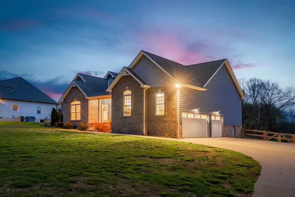 995 Hickory Point Road Clarksville TN 37043