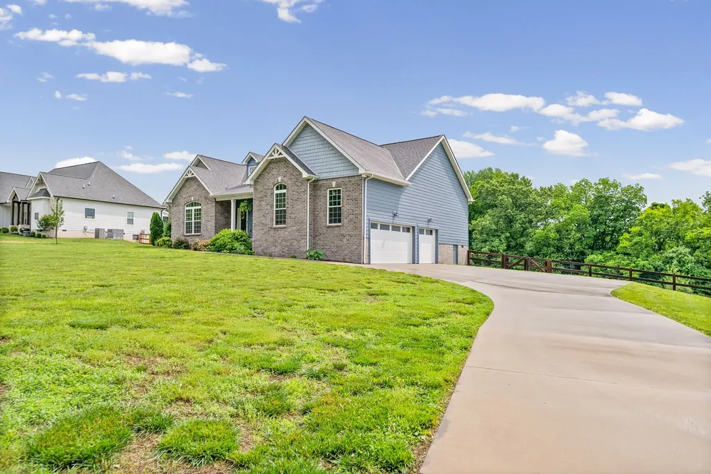 995 Hickory Point Road Clarksville TN 37043