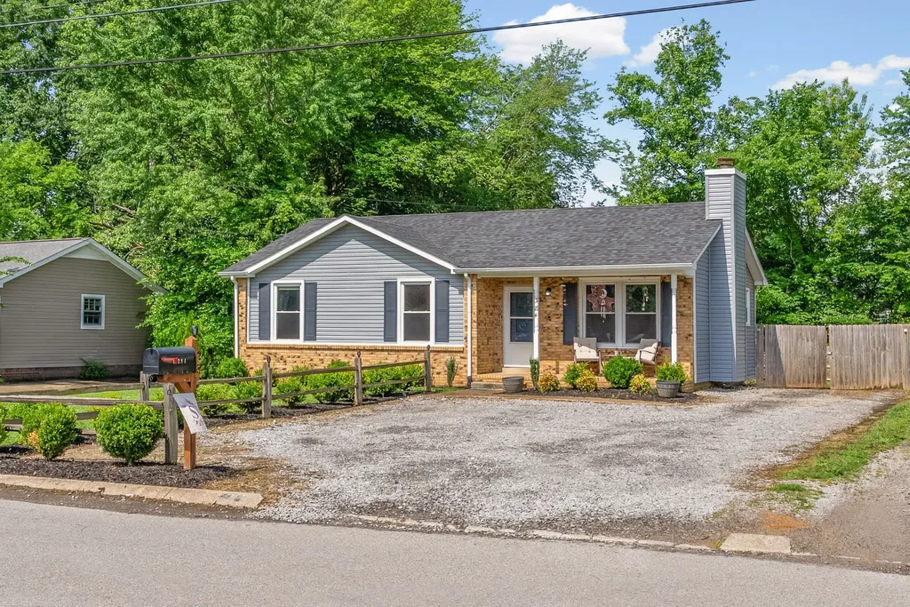 384 Roselawn Drive Clarksville TN 37042