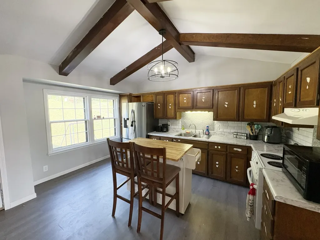 111 S Valley Road Hendersonville TN 37075