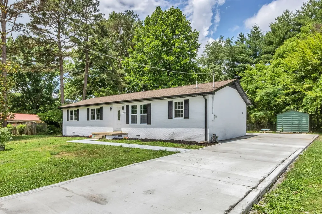 1907 Russell Drive Murfreesboro TN 37130