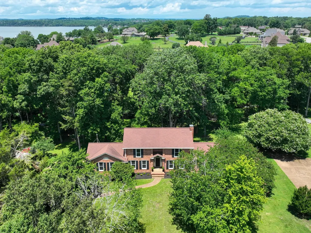 1718 Lake Grassland, W Gallatin TN 37066