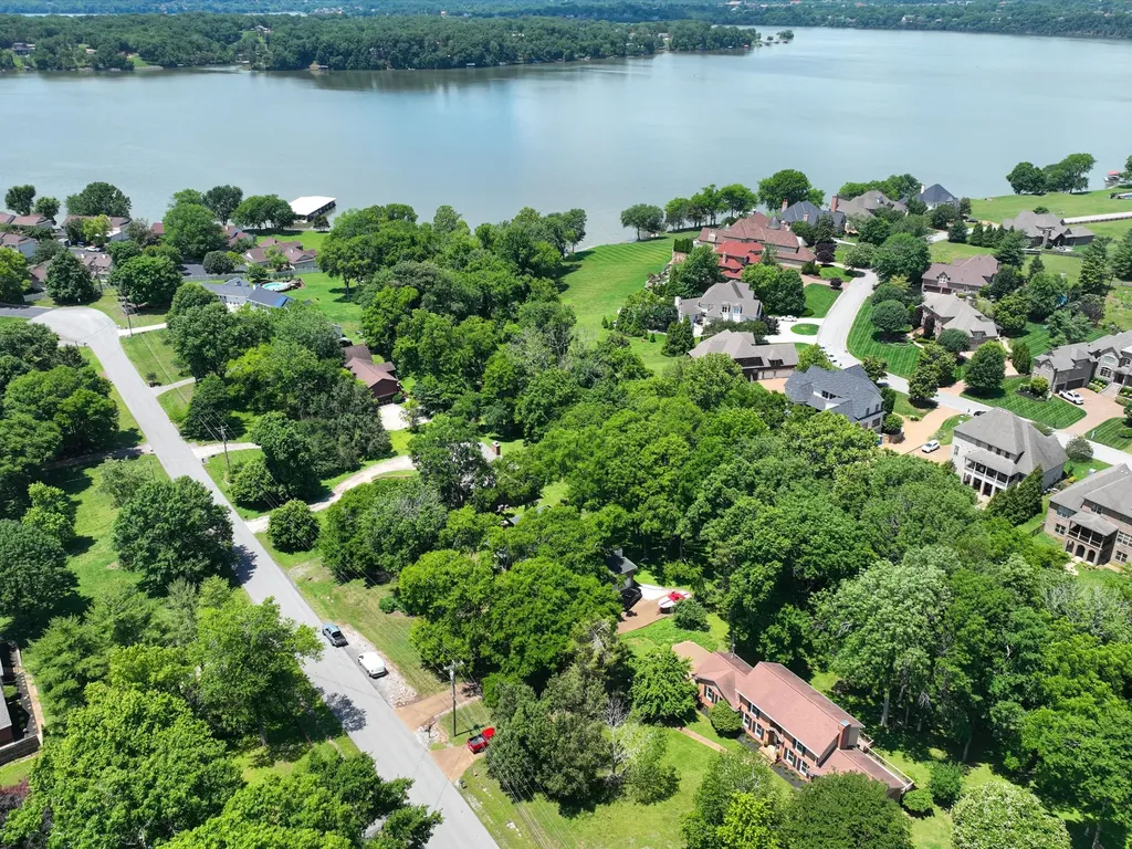 1718 Lake Grassland, W Gallatin TN 37066
