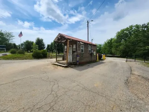 2132 Hidden Valley Drive Nunnelly TN 37137