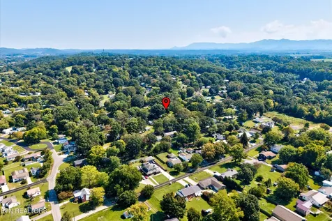 512 Akers Street Maryville TN 37804
