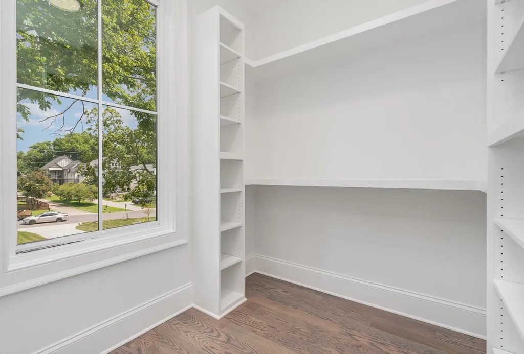 909B Gale Lane Nashville TN 37204