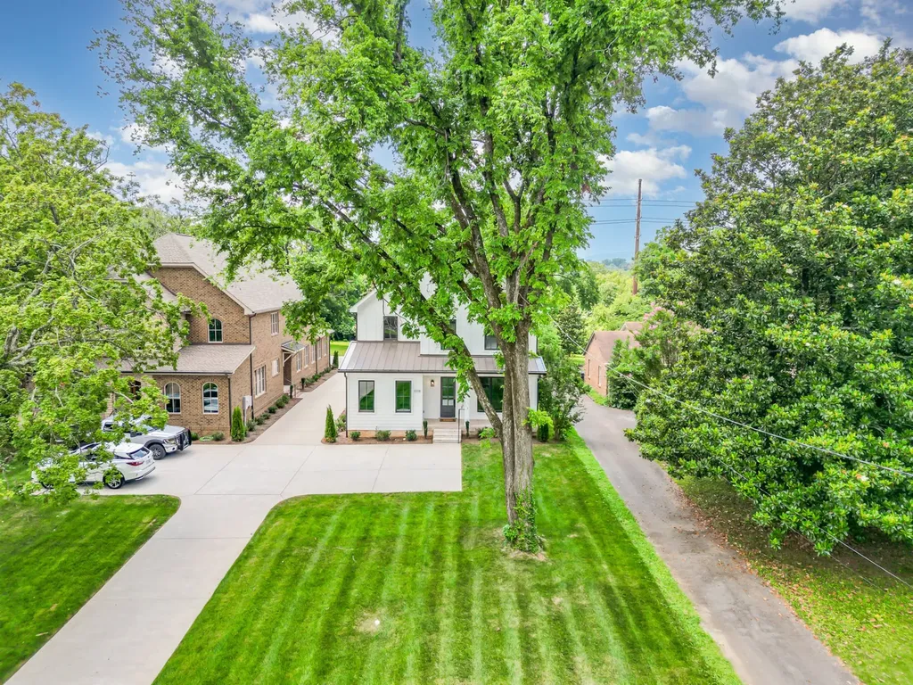 909B Gale Lane Nashville TN 37204