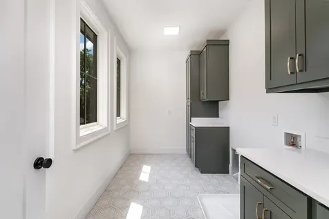 909B Gale Lane Nashville TN 37204