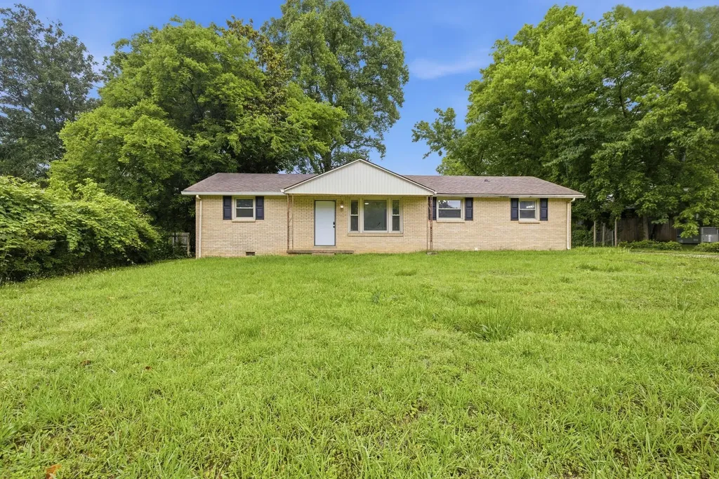 13 Charlemagne Boulevard Clarksville TN 37042