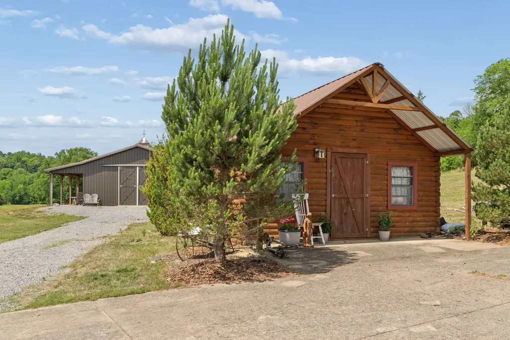2063 Kennedy Creek Road Auburntown TN 37016