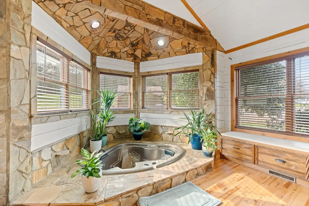 2063 Kennedy Creek Road Auburntown TN 37016