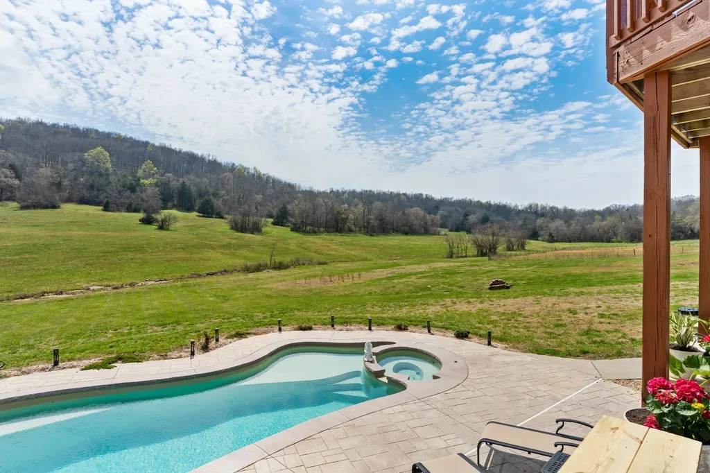 2063 Kennedy Creek Road Auburntown TN 37016