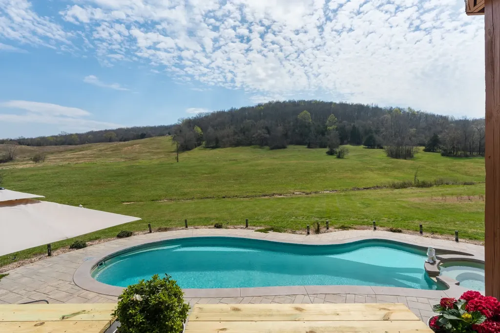 2063 Kennedy Creek Road Auburntown TN 37016