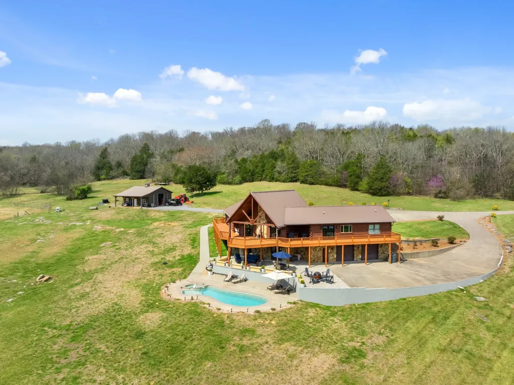2063 Kennedy Creek Road Auburntown TN 37016