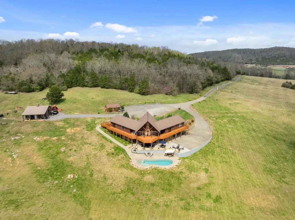2063 Kennedy Creek Road Auburntown TN 37016