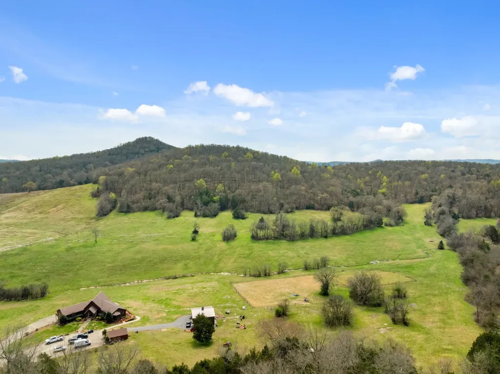 2063 Kennedy Creek Road Auburntown TN 37016