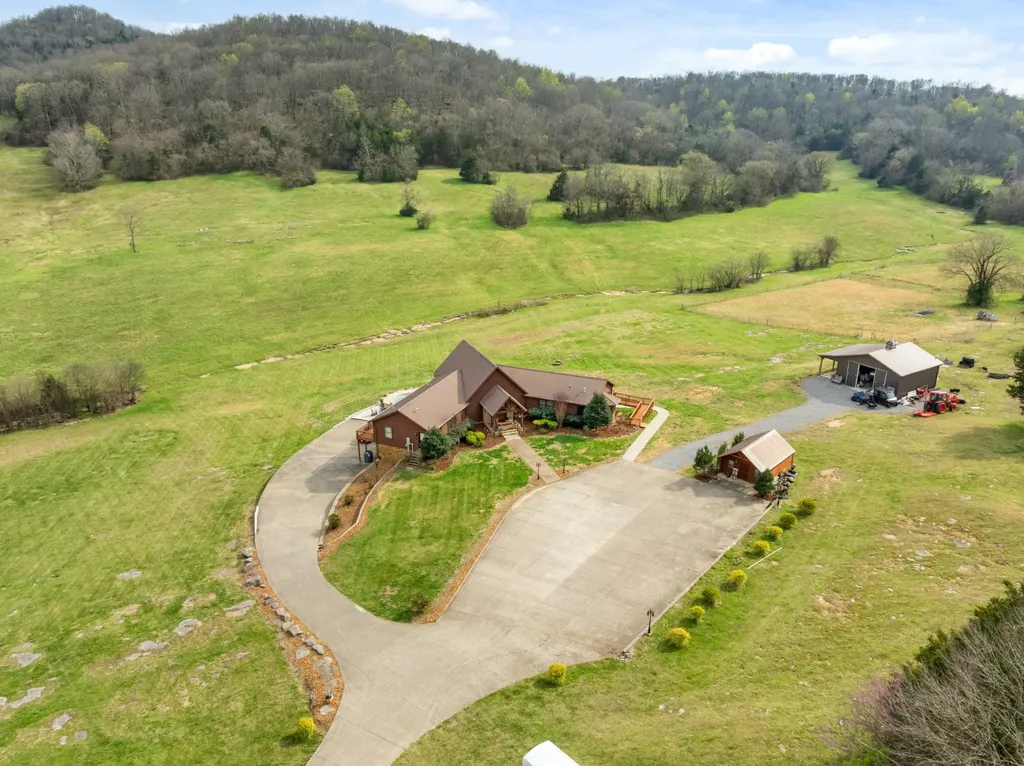2063 Kennedy Creek Road Auburntown TN 37016