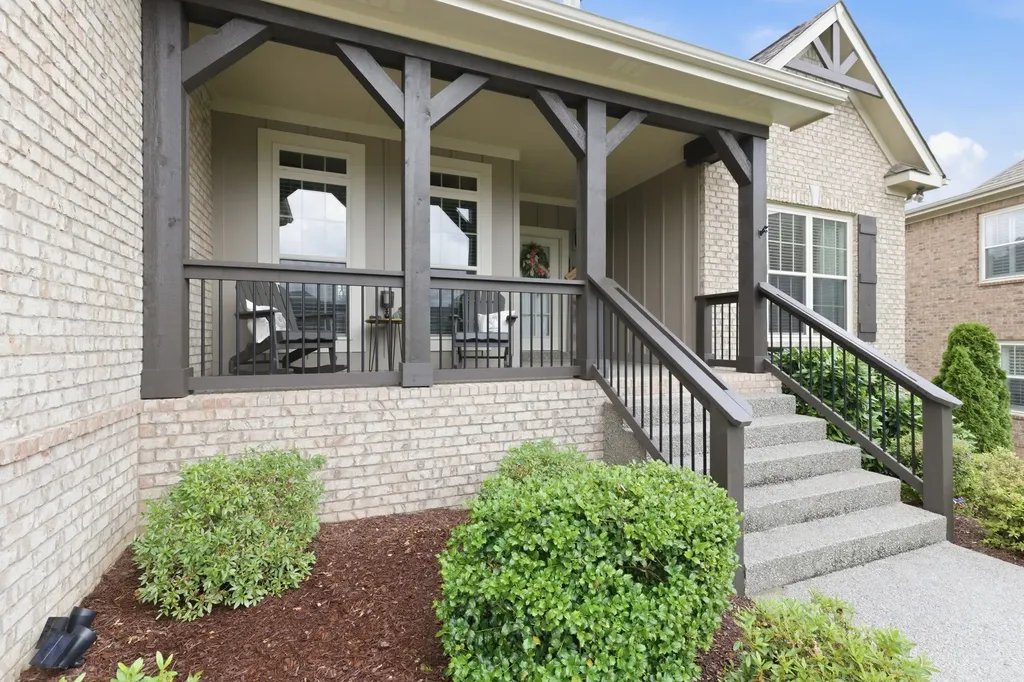 2004 Virgle Circle Spring Hill TN 37174
