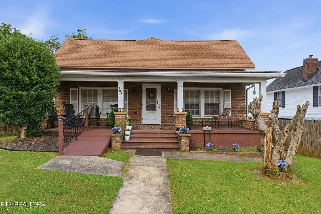 205 Kingston Street Lenoir City TN 37771