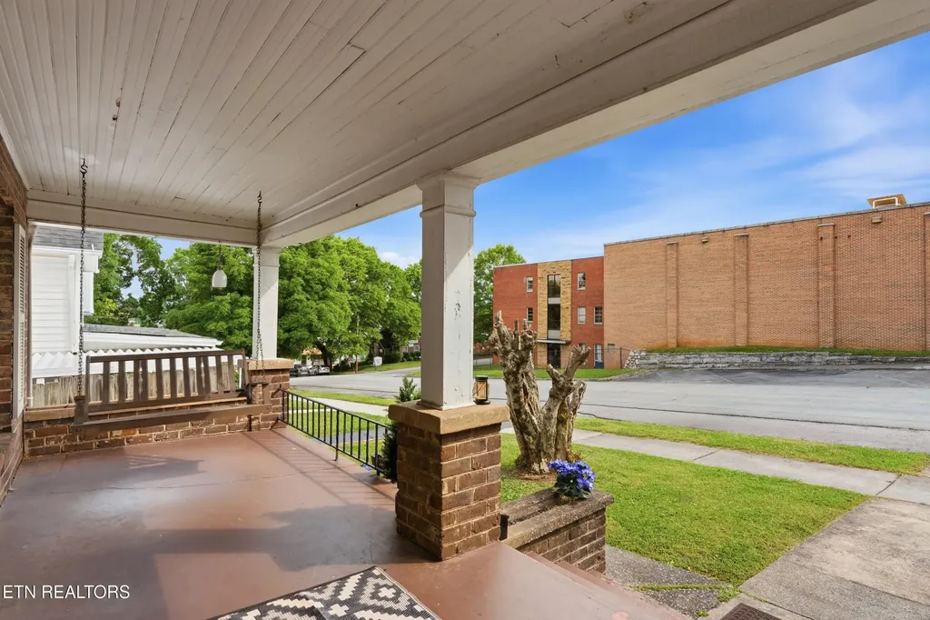 205 Kingston Street Lenoir City TN 37771