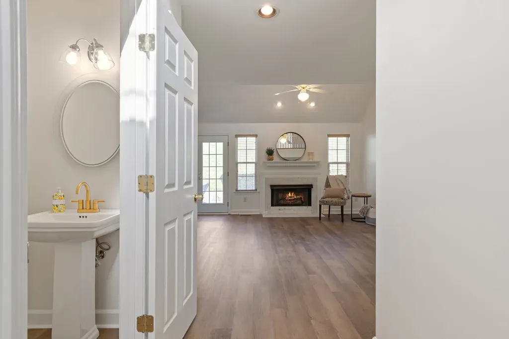 7825 Farmington Place Nashville TN 37221