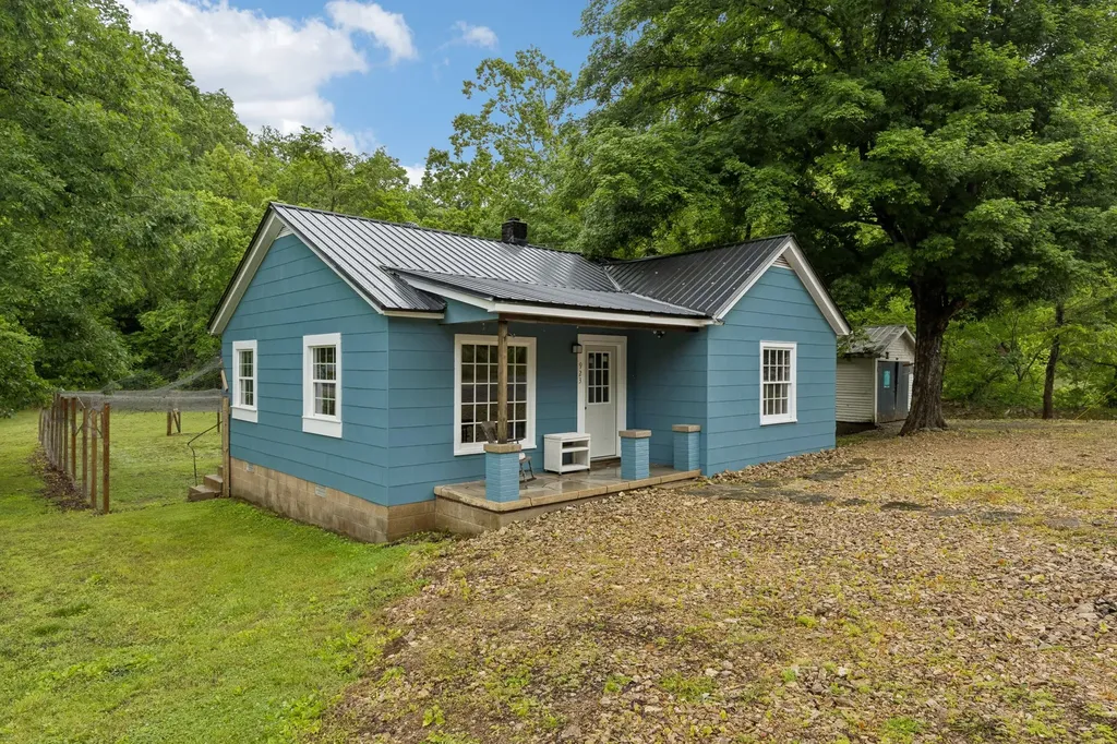 923 Highway 100, W Centerville TN 37033