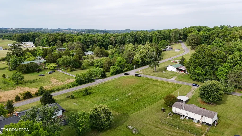 2 Wells Spring Road Dandridge TN 37725