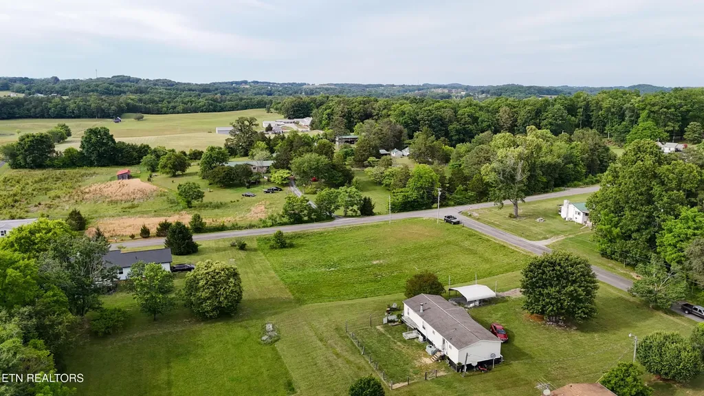 2 Wells Spring Road Dandridge TN 37725