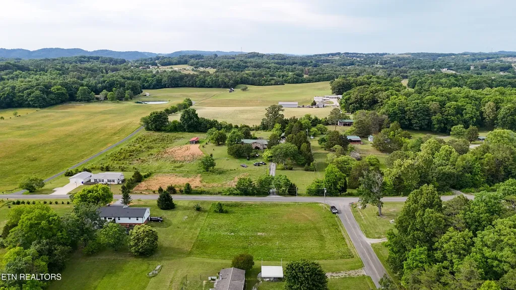 2 Wells Spring Road Dandridge TN 37725