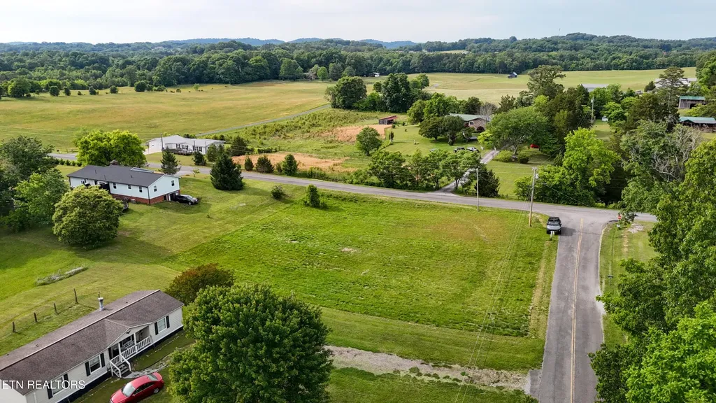 2 Wells Spring Road Dandridge TN 37725