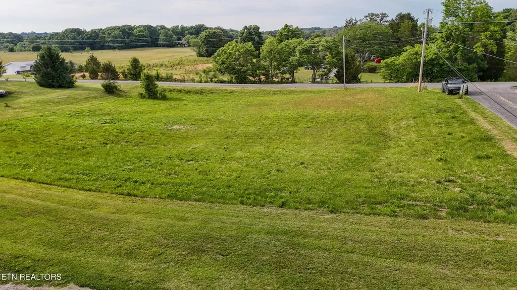 2 Wells Spring Road Dandridge TN 37725