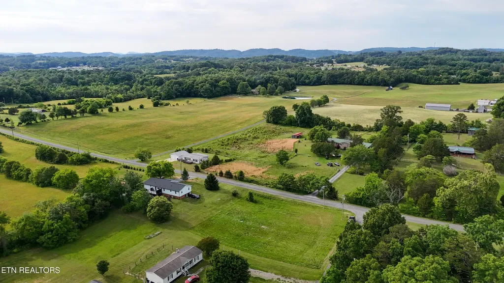 2 Wells Spring Road Dandridge TN 37725