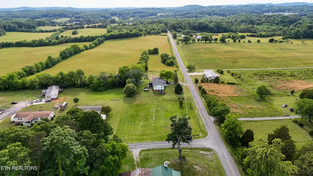 2 Wells Spring Road Dandridge TN 37725