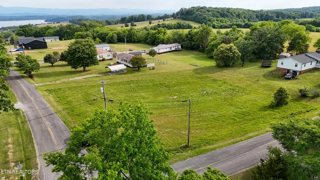 2 Wells Spring Road Dandridge TN 37725