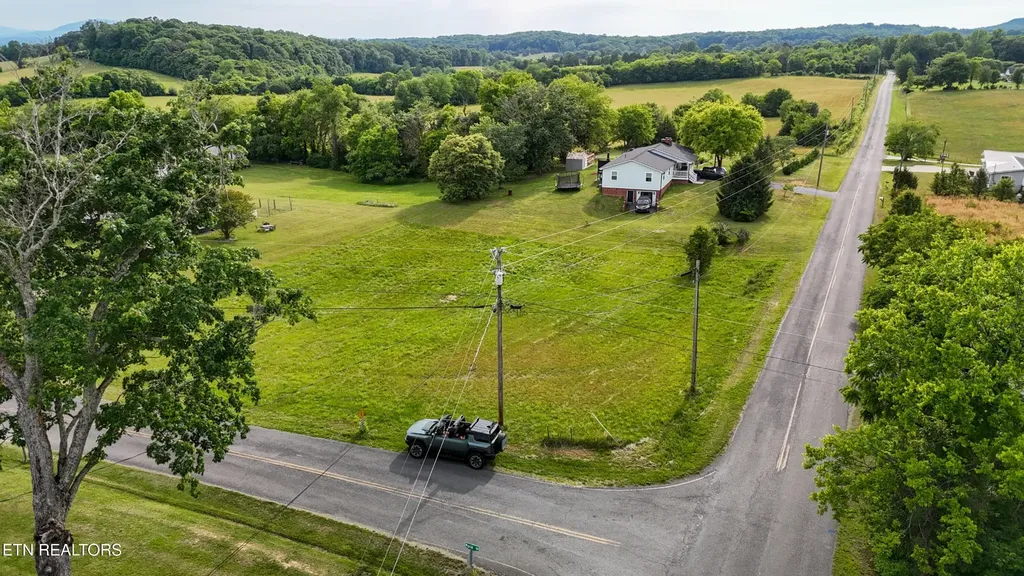 2 Wells Spring Road Dandridge TN 37725