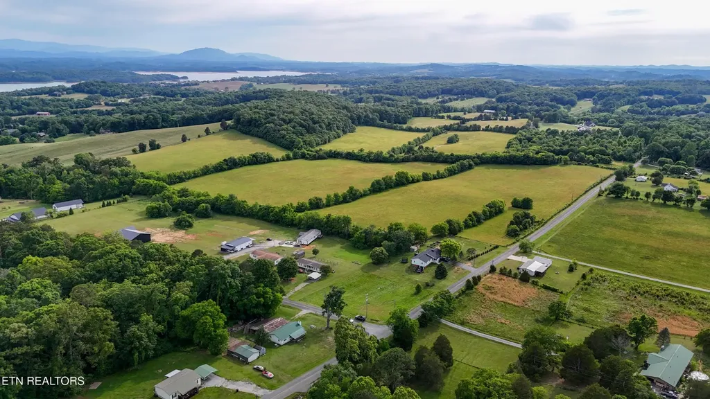 2 Wells Spring Road Dandridge TN 37725