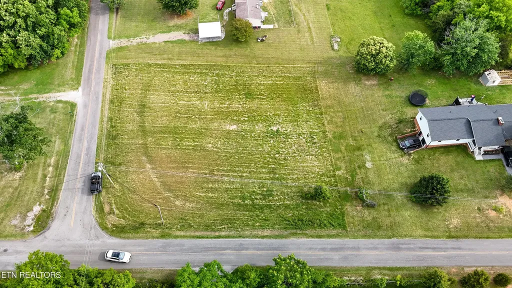 2 Wells Spring Road Dandridge TN 37725