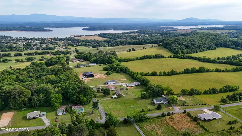 2 Wells Spring Road Dandridge TN 37725
