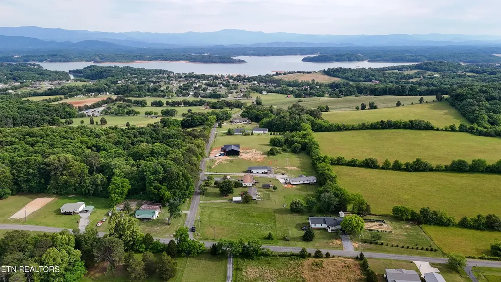 2 Wells Spring Road Dandridge TN 37725