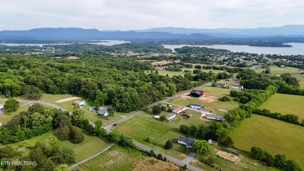 2 Wells Spring Road Dandridge TN 37725